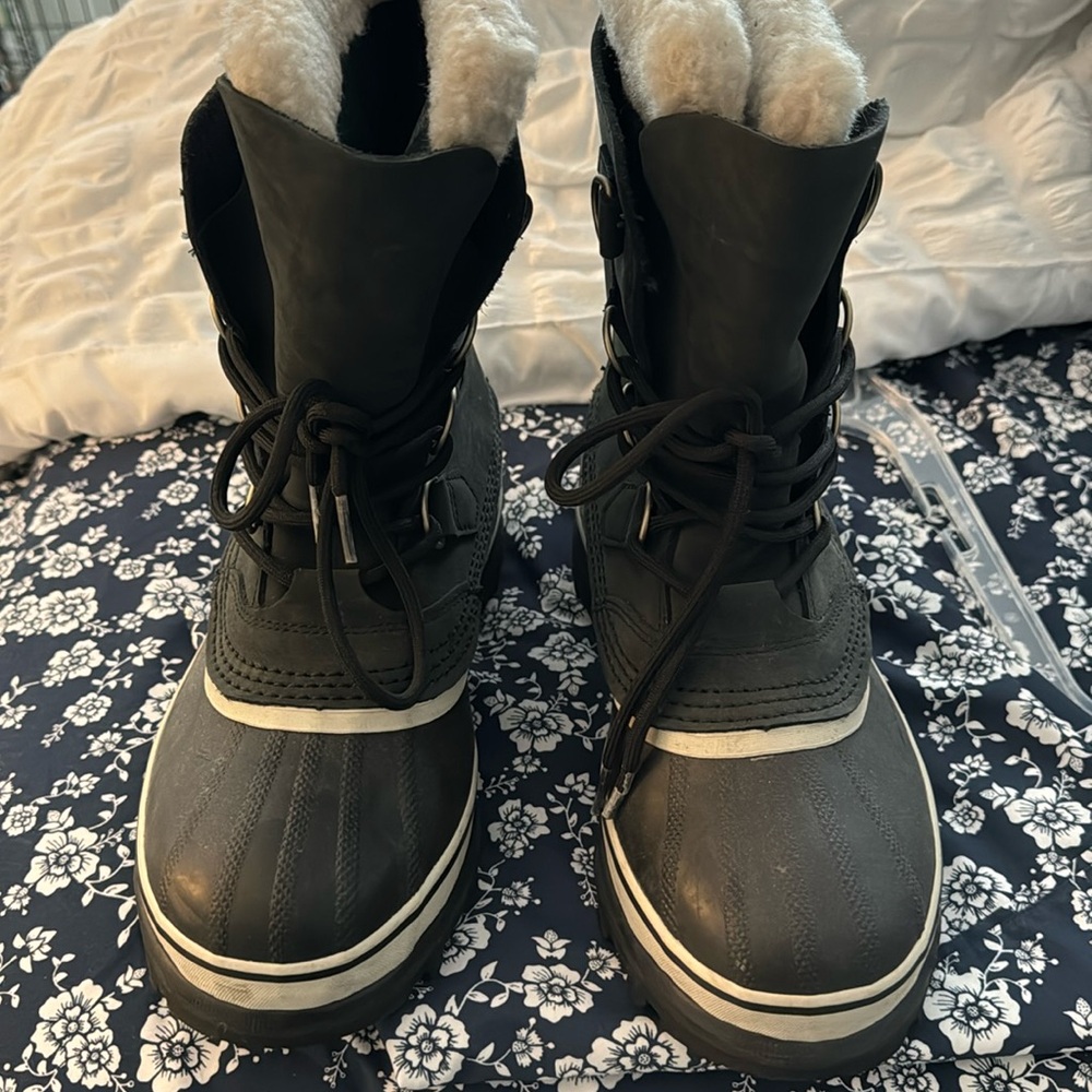 Sorel Caribou Boot like new